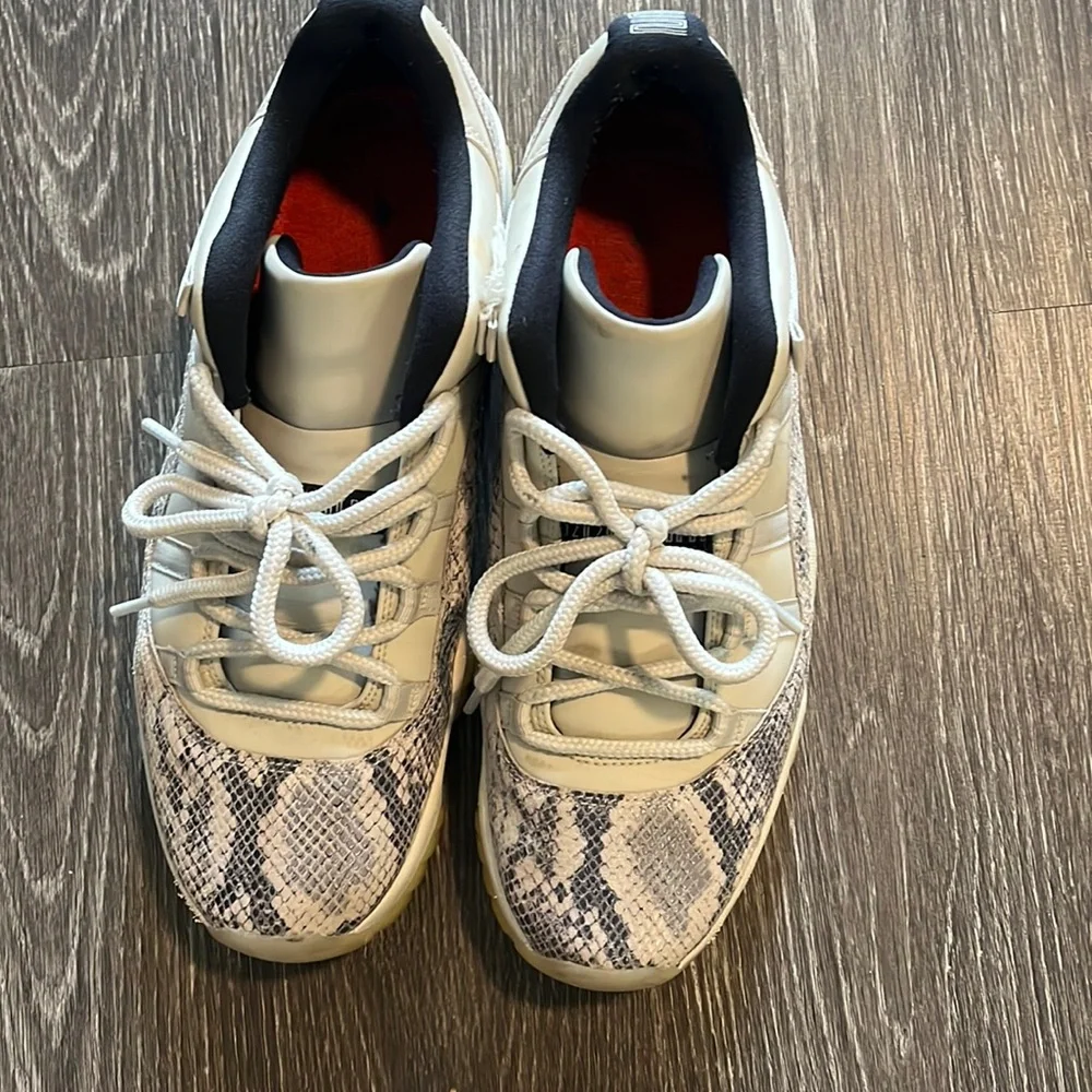 Air Jordan 11 low - Picture 1 of 6